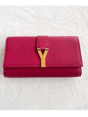 Saint Laurent Y Ligne Pink
Leather Envelope Clutch - Gold Y
Hardware